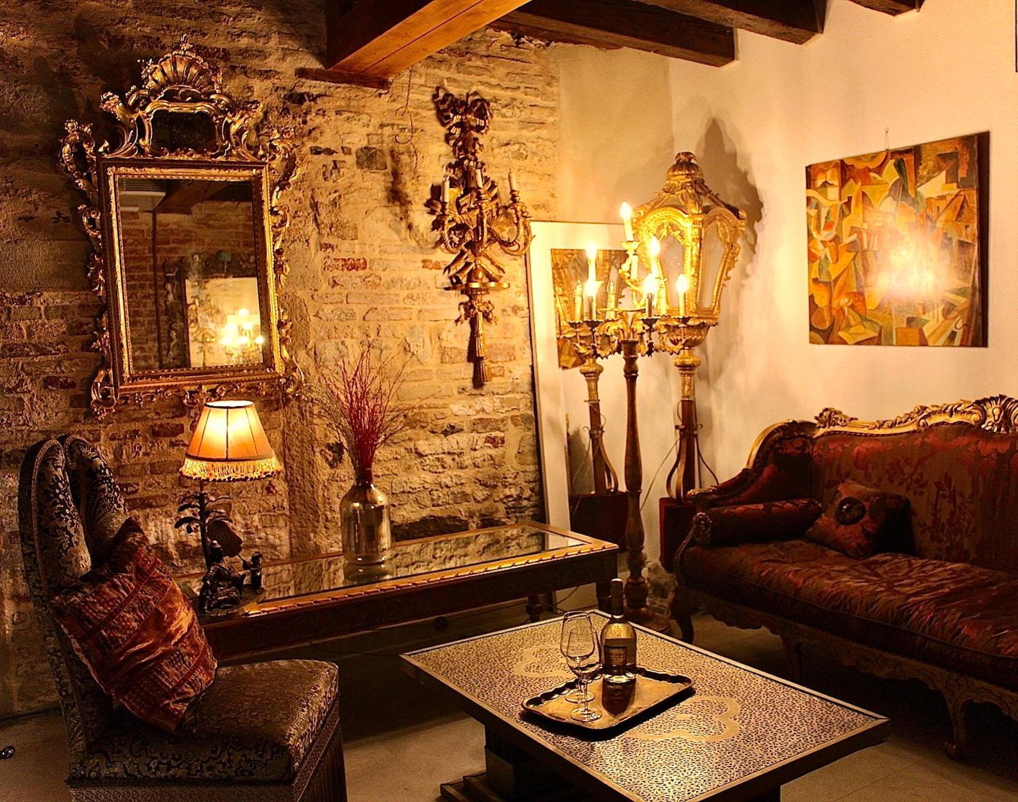 Inn Console - Palais Historique & Romantique *