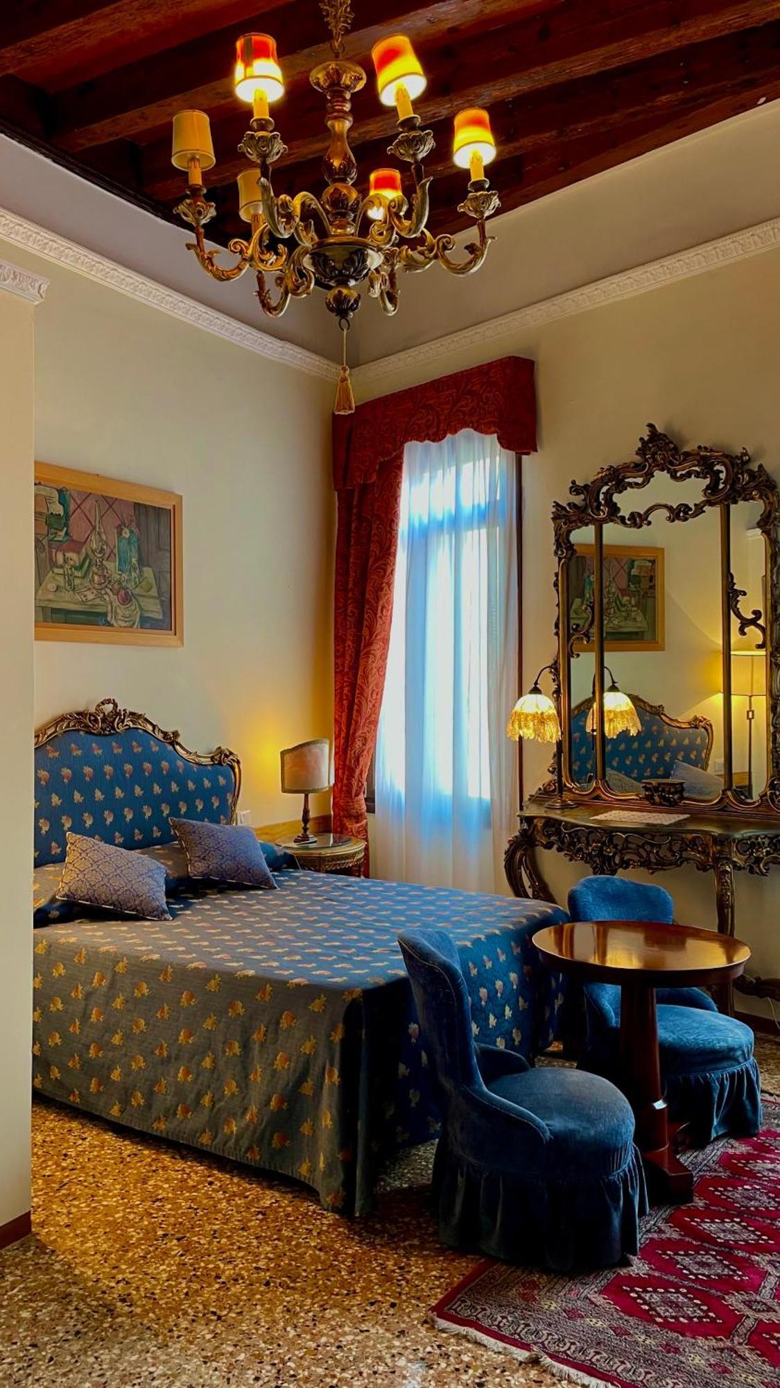 Inn Console - Palais Historique & Romantique *