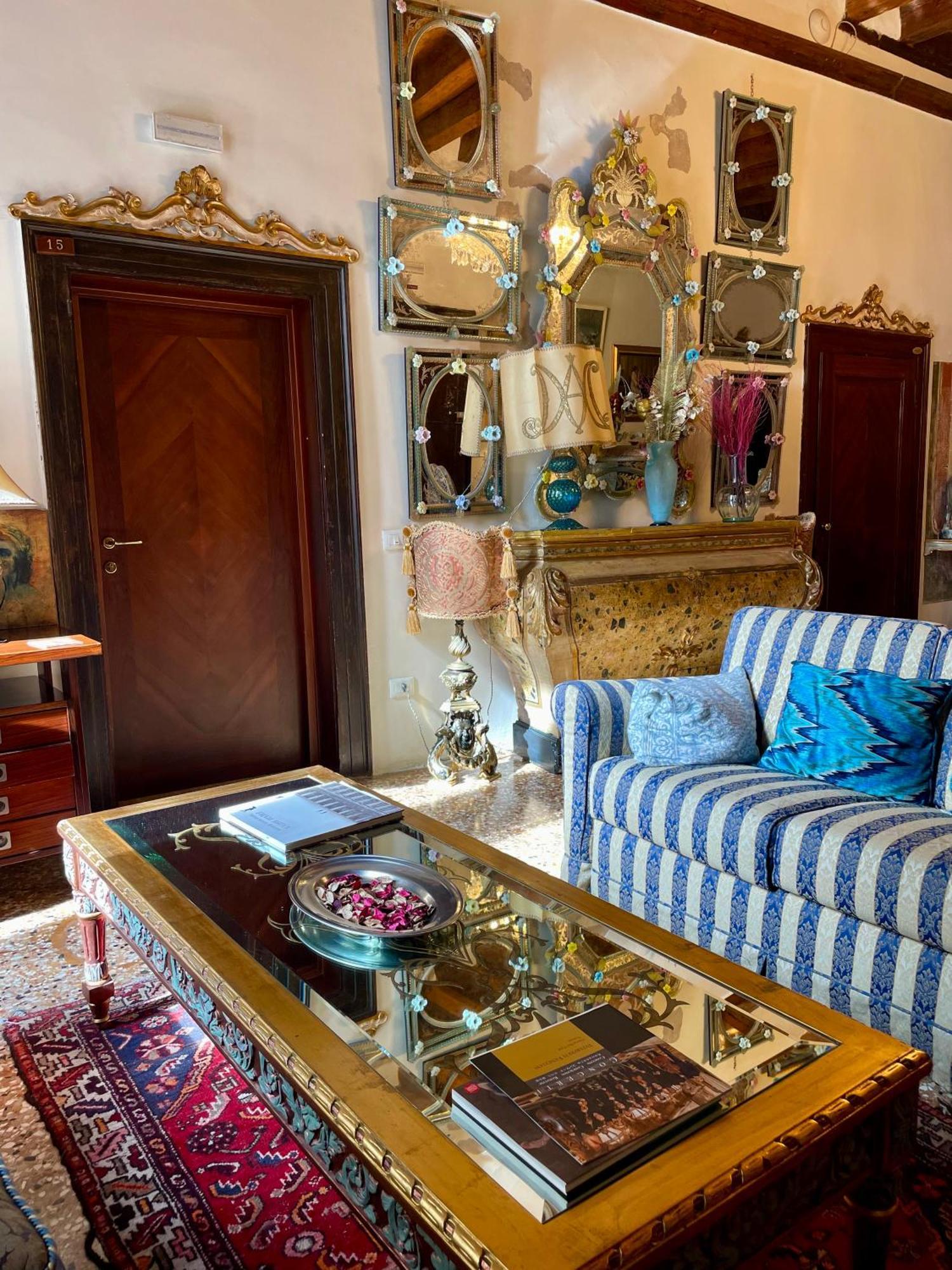 Console - Palais Historique & Romantique * Venecia