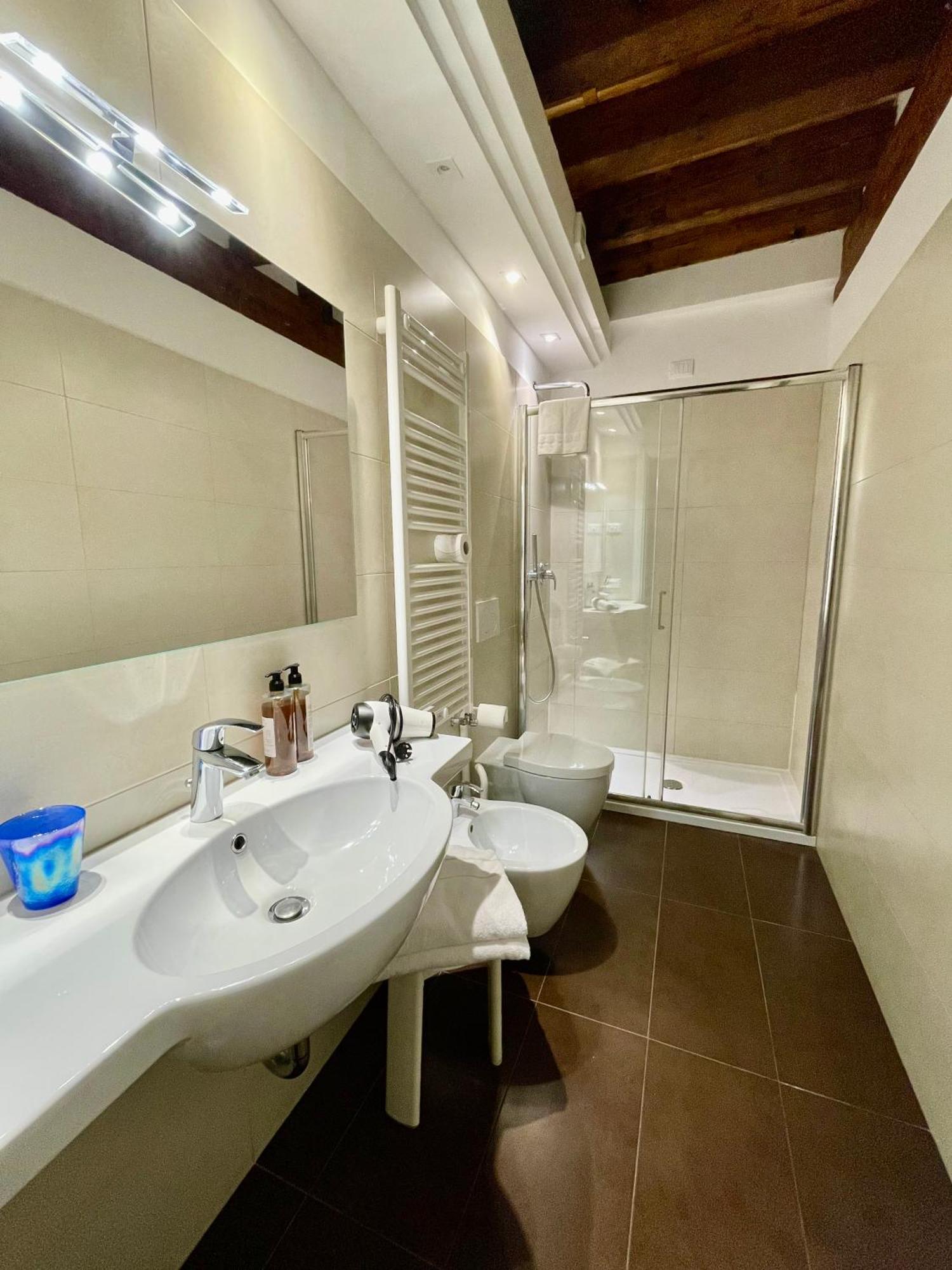 Inn Console Palais Venecia